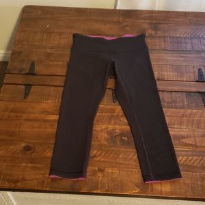 Lululemon capris size 6